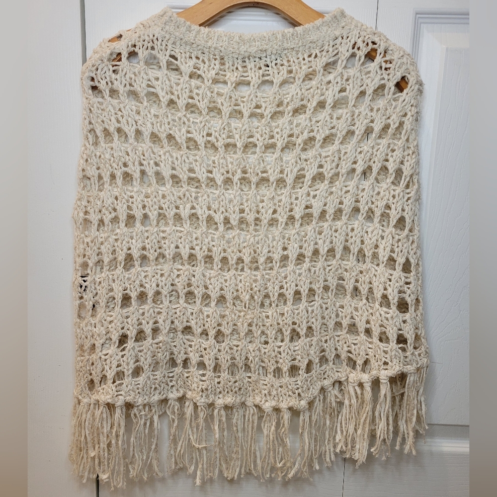 ITALIAN YARN CREAM KNIT PONCHO w/ FRINGE - Picture 4 of 7
